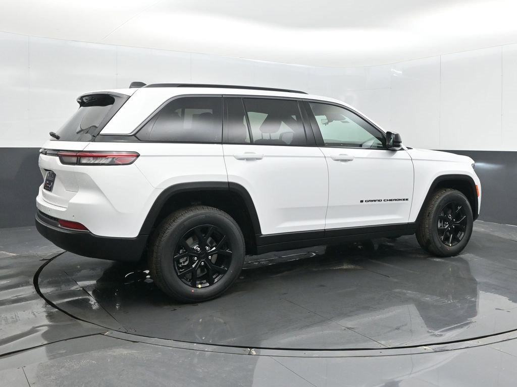 New 2026 Jeep Grand Cherokee Laredo image 7