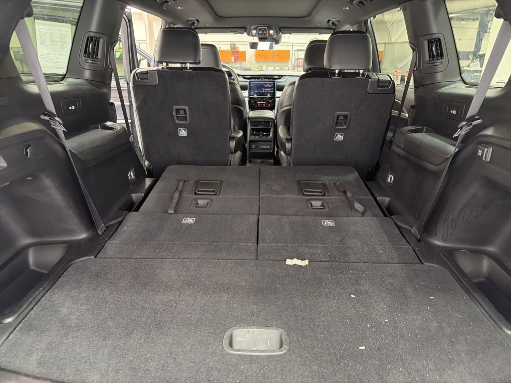 Used 2024 Jeep Grand Cherokee L Limited w/ Luxury Tech Group II image 28