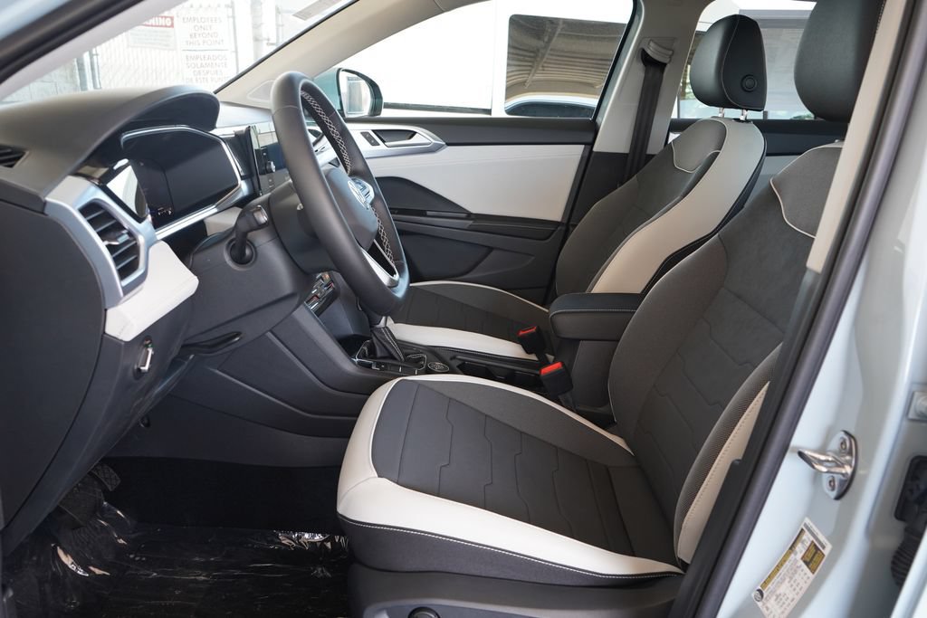 New 2026 Volkswagen Taos SE AWD/4WD image 6