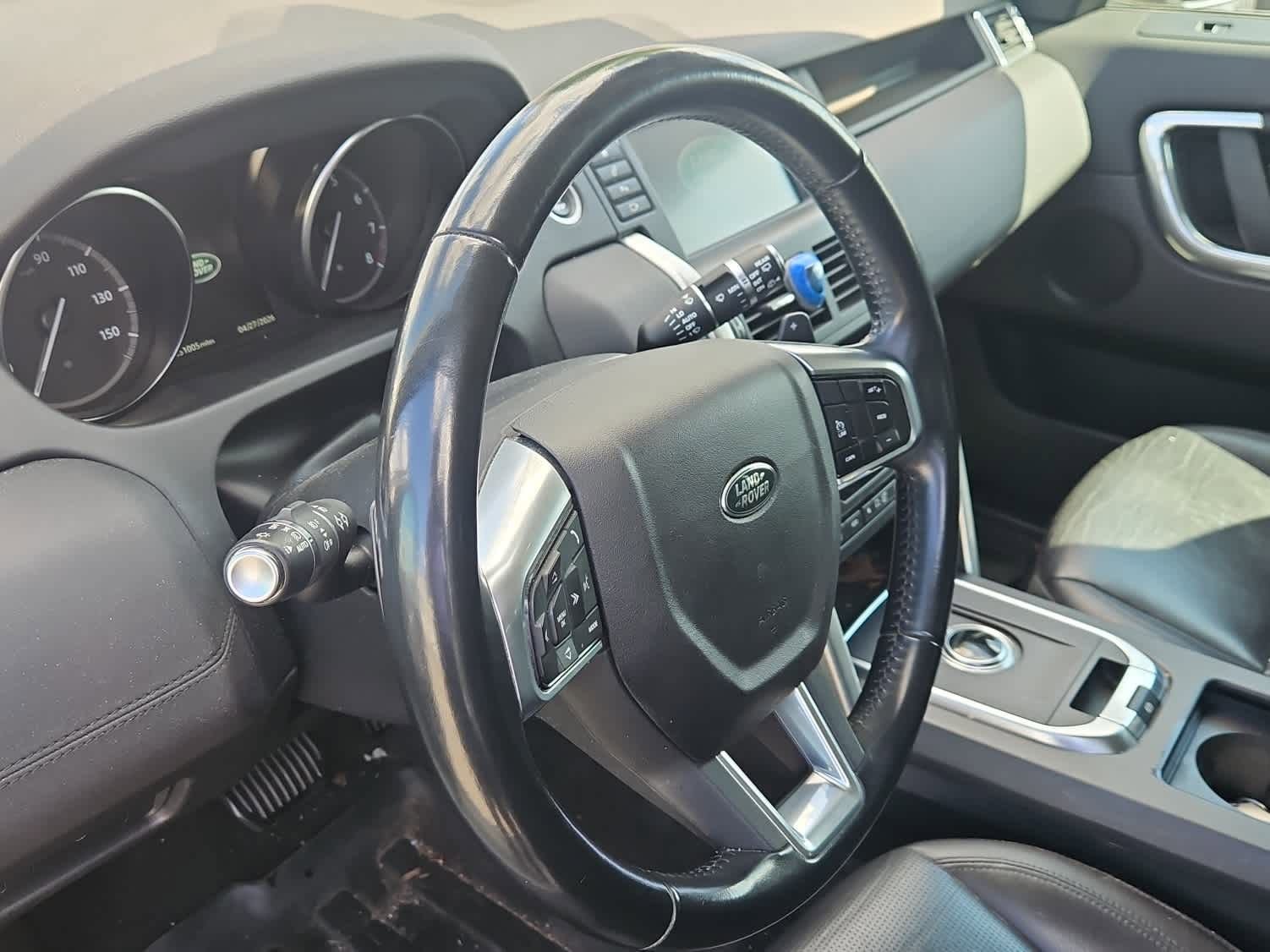 Used 2018 Land Rover Discovery Sport SE AWD/4WD image 2