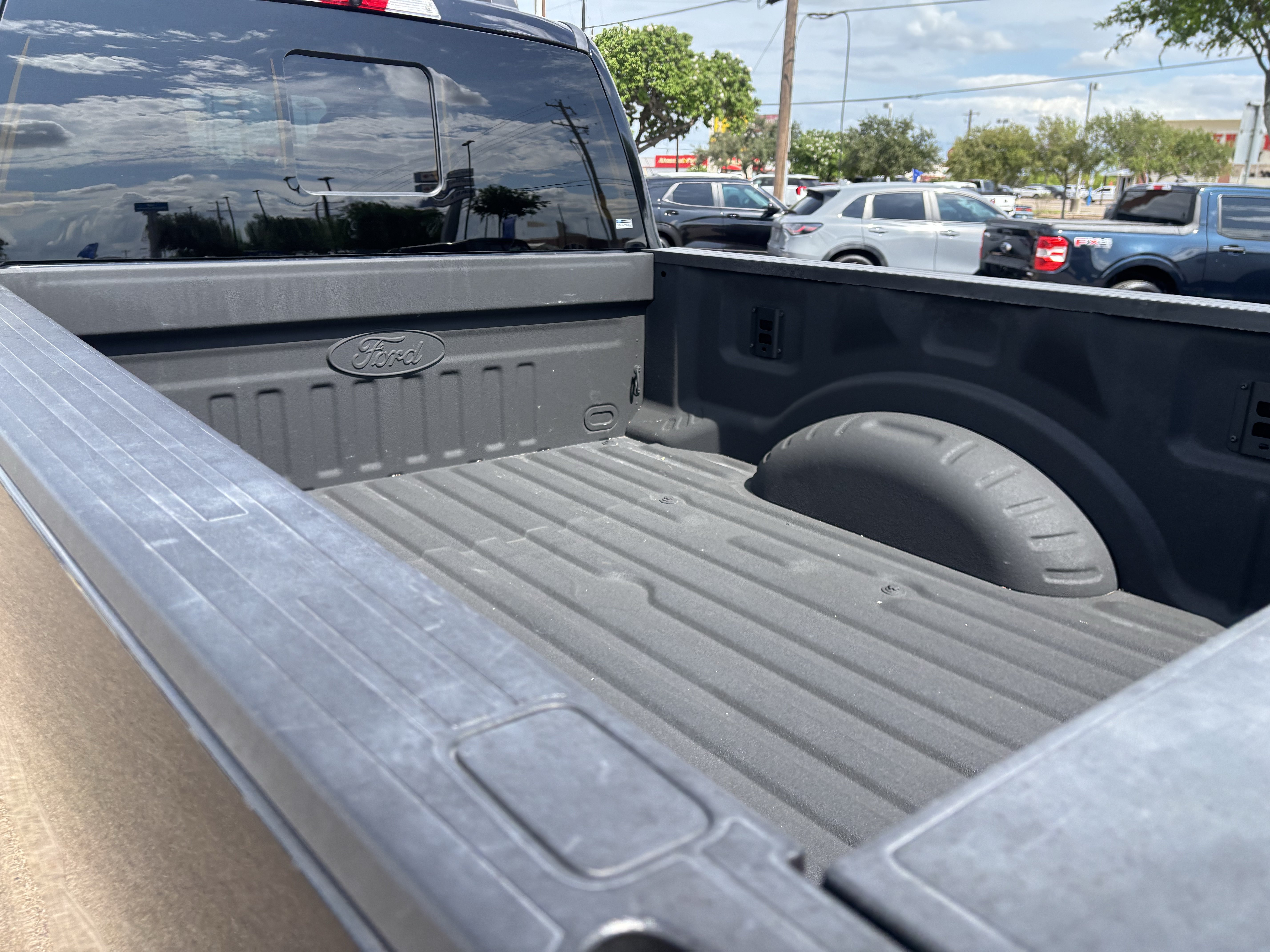 Certified 2024 Ford F250 Lariat w/ Lariat Ultimate Package AWD/4WD image 18