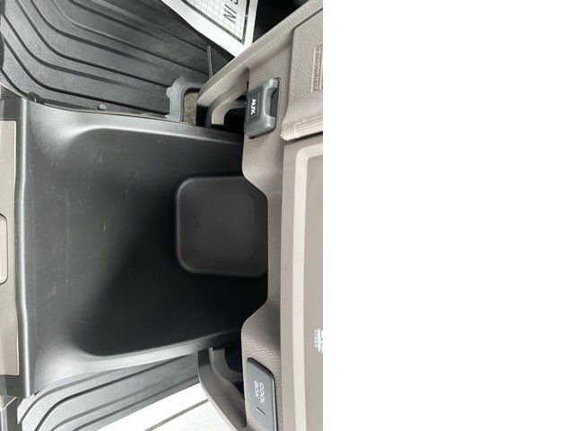 Used 2014 Honda Odyssey Touring Elite image 18