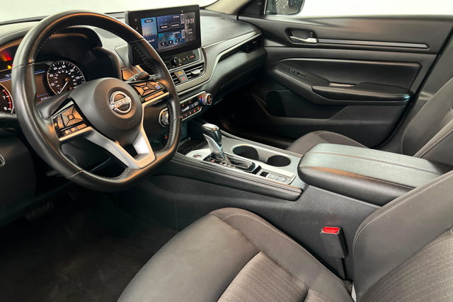 Used 2025 Nissan Altima 2.5 SV w/ SV Premium Package FWD image 16