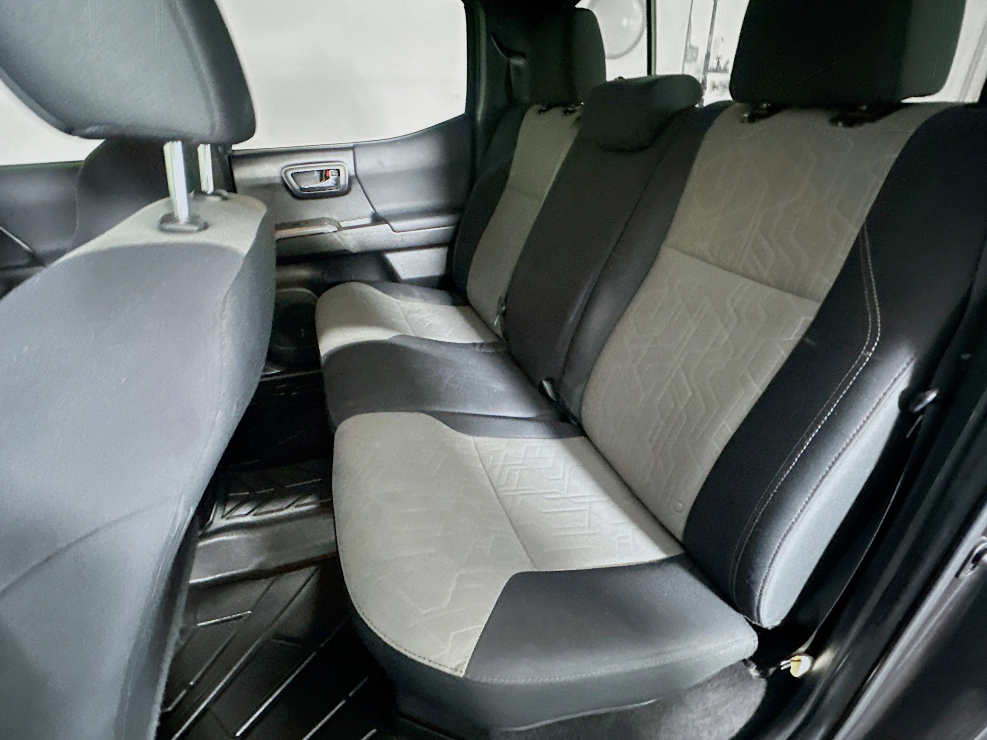 Used 2022 Toyota Tacoma TRD Off-Road image 25