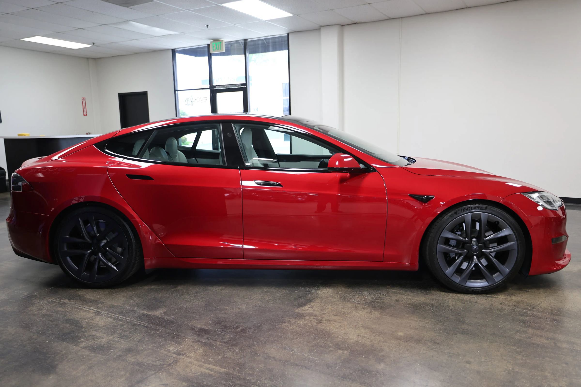 Used 2022 Tesla Model S Standard Range AWD/4WD image 7