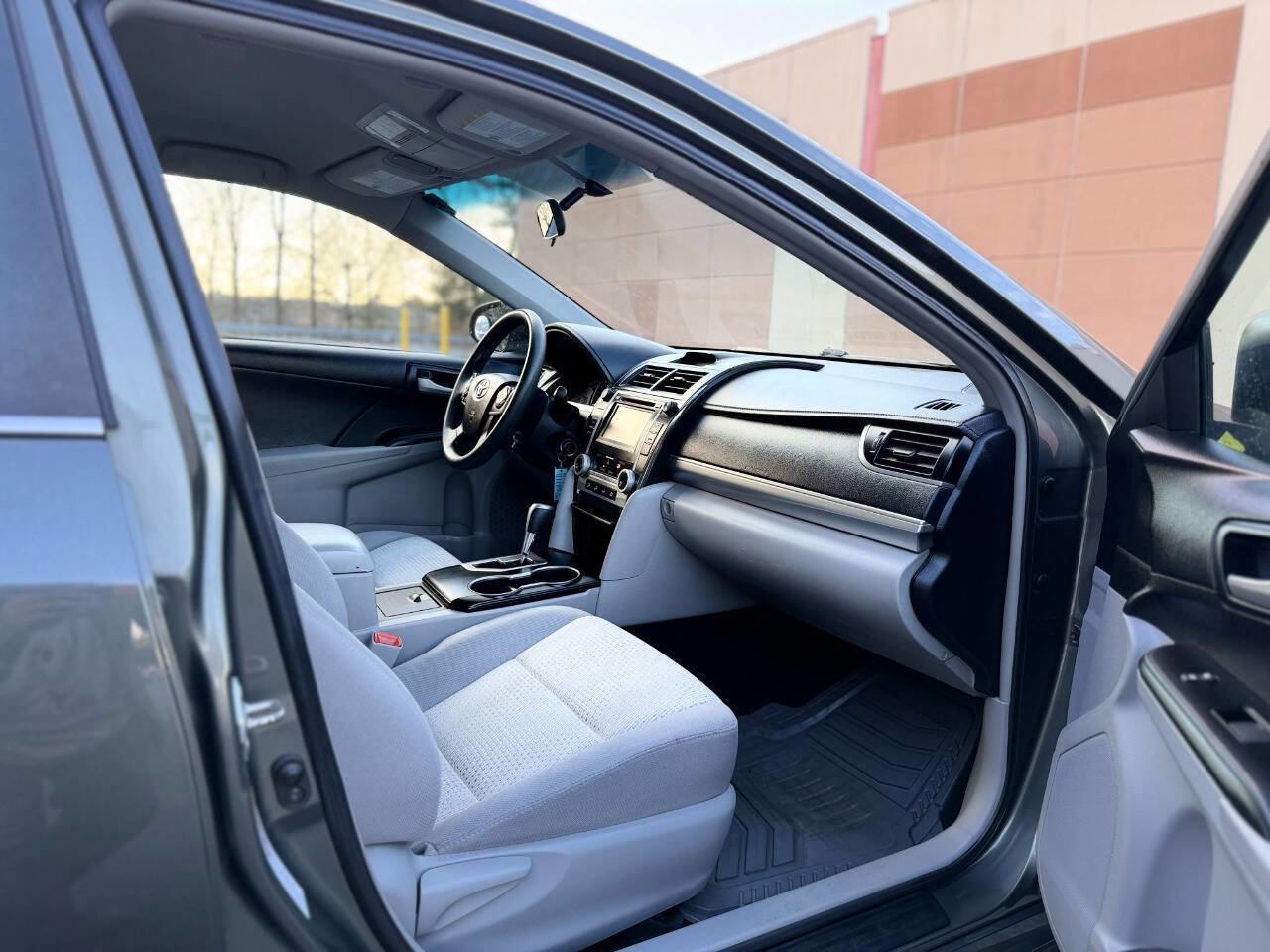 Used 2014 Toyota Camry LE image 12