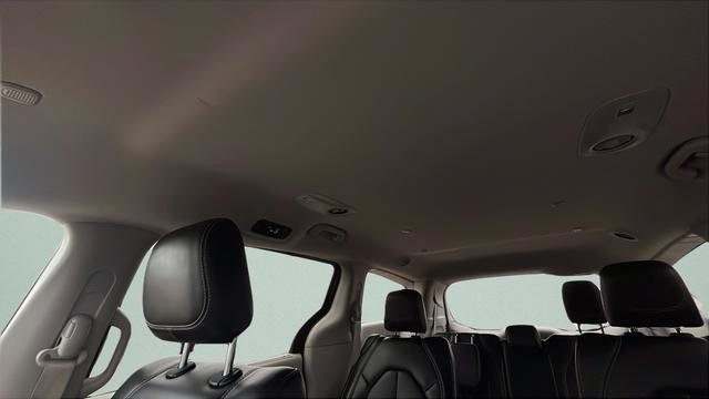 Used 2023 Chrysler Pacifica Touring-L FWD image 19