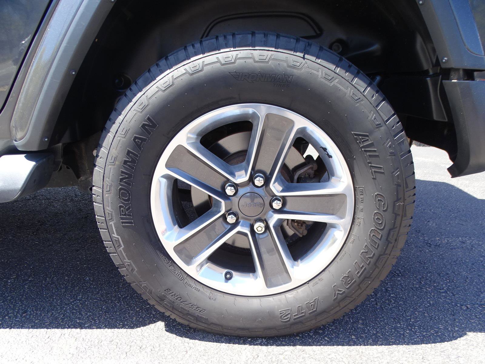 Used 2018 Jeep Wrangler Unlimited Sahara image 7