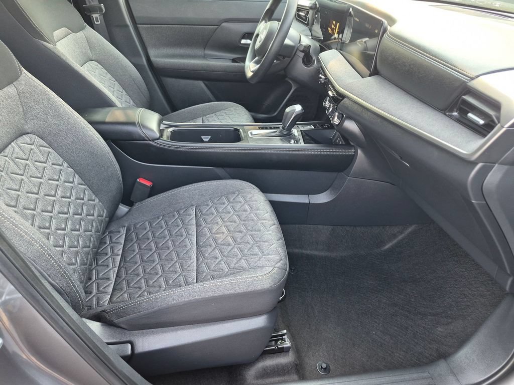 Used 2025 Nissan Kicks SV AWD/4WD image 25