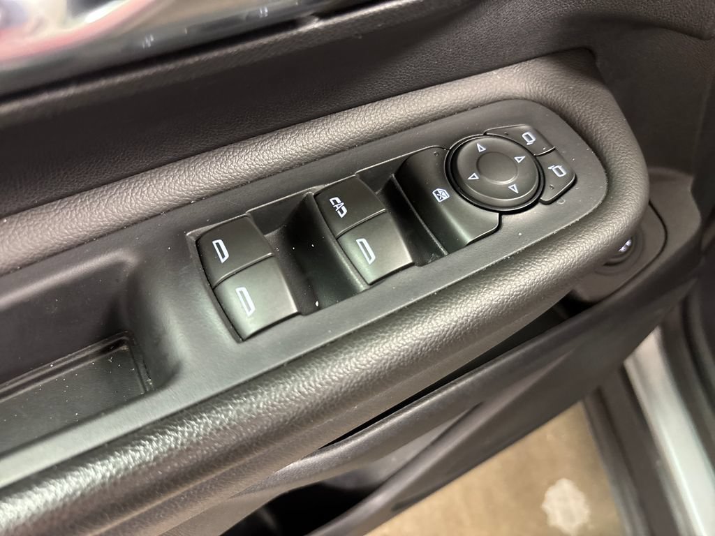 Used 2023 GMC Terrain SLE w/ Driver Convenience Package FWD image 23