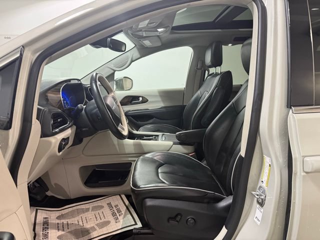 Used 2021 Chrysler Pacifica Limited AWD/4WD image 9