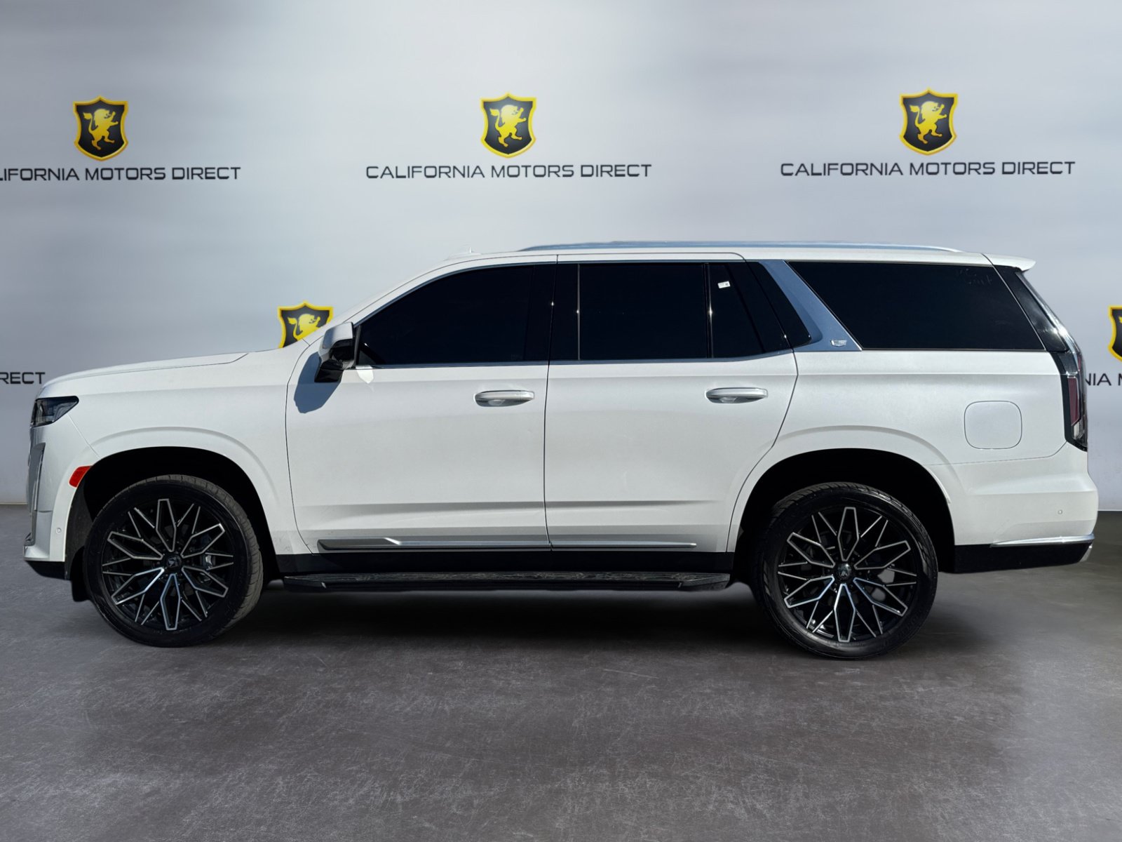 Used 2021 Cadillac Escalade Premium Luxury AWD/4WD image 2