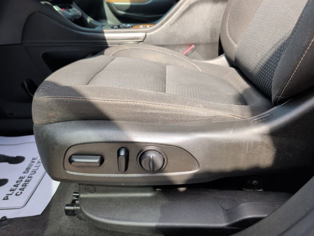 Used 2021 GMC Acadia SLE w/ Driver Convenience Package image 9