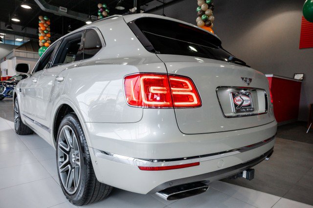 Used 2018 Bentley Bentayga image 13