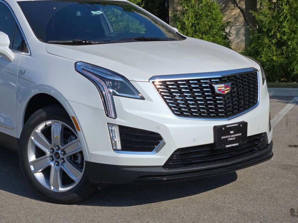 New 2025 Cadillac XT5 Luxury image 2