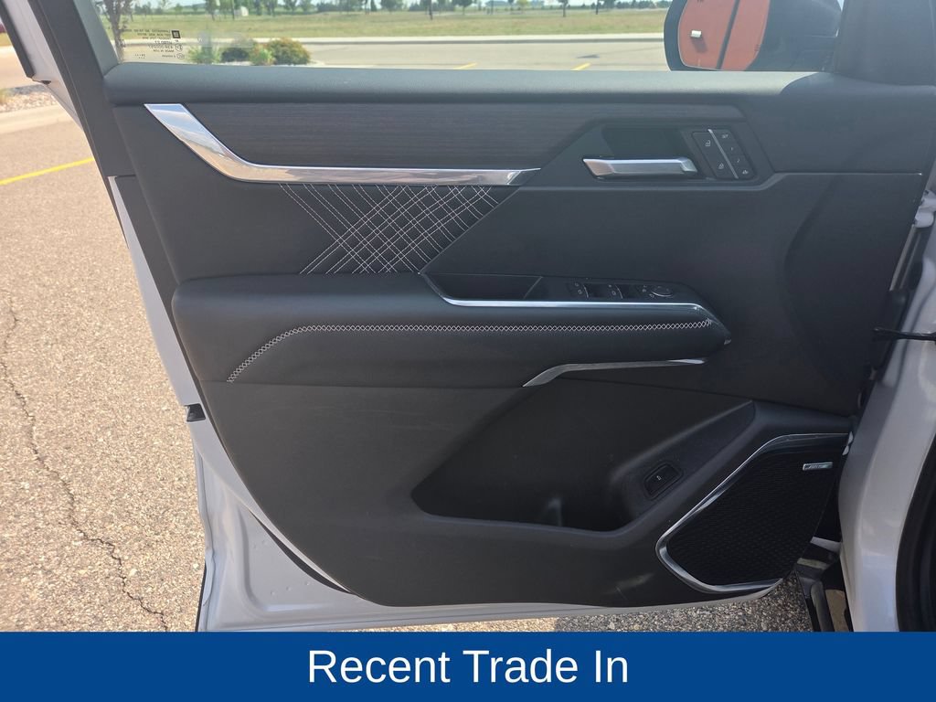 Used 2025 GMC Acadia Denali AWD/4WD image 15