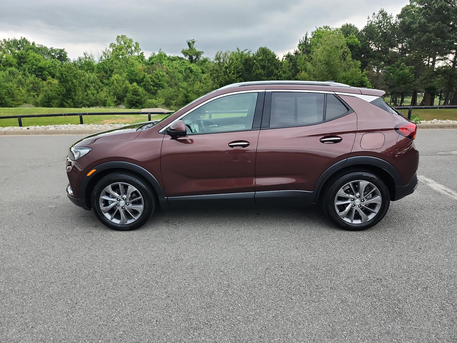 Certified 2022 Buick Encore GX Essence w/ Advanced Technology Package FWD image 2