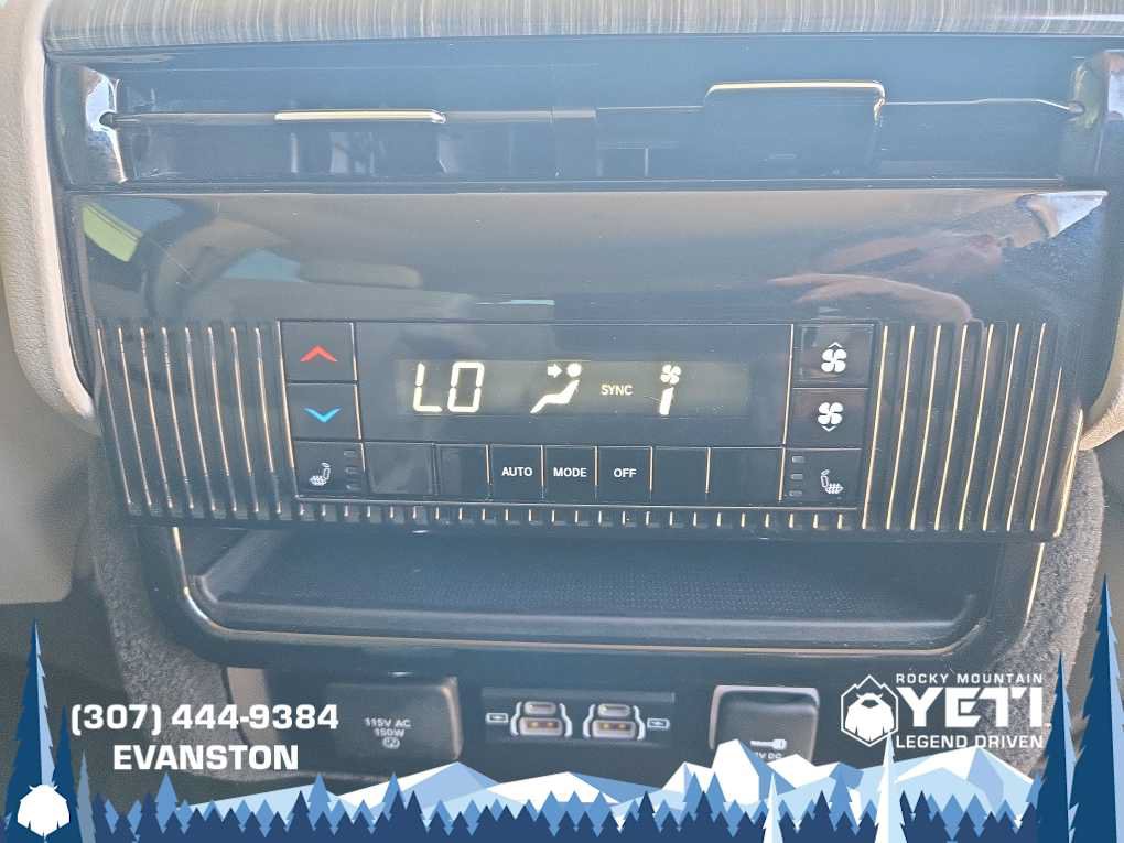 Used 2022 Jeep Wagoneer Series III w/ Rear Seat Video Group 1 AWD/4WD image 16