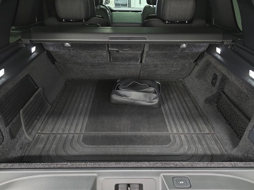Used 2025 Land Rover Range Rover SV AWD/4WD image 30