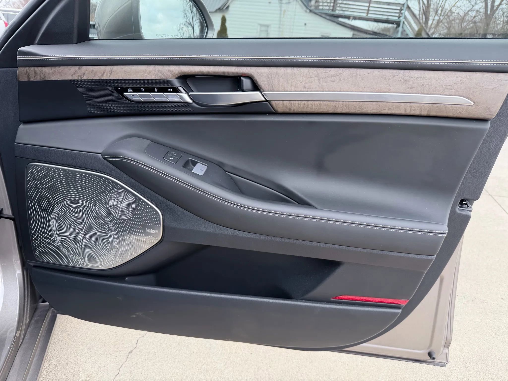 Used 2021 Genesis G90 5.0 Ultimate image 32