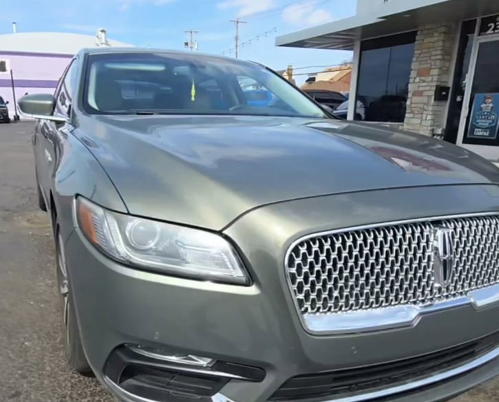 Used 2017 Lincoln Continental Premiere image 3