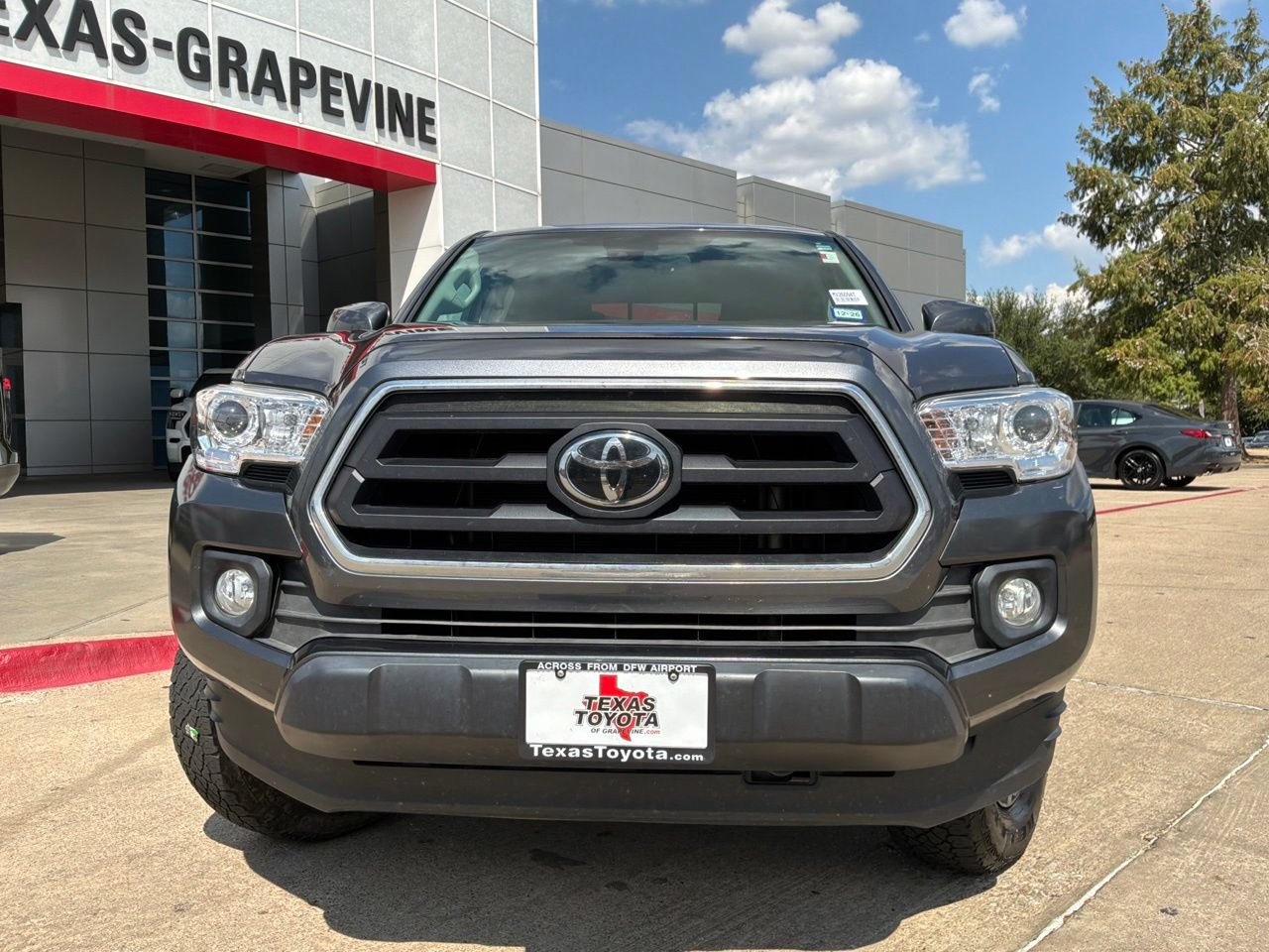 Used 2021 Toyota Tacoma SR5 AWD/4WD image 3