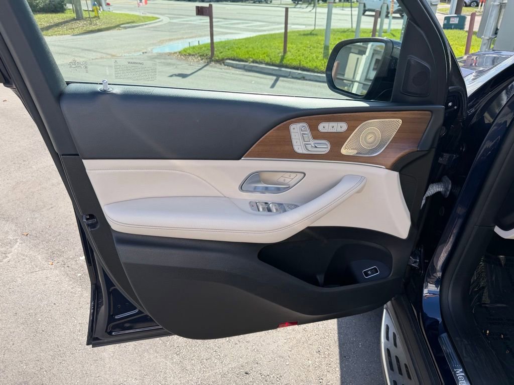 Used 2022 Mercedes-Benz GLS 450 4MATIC image 13