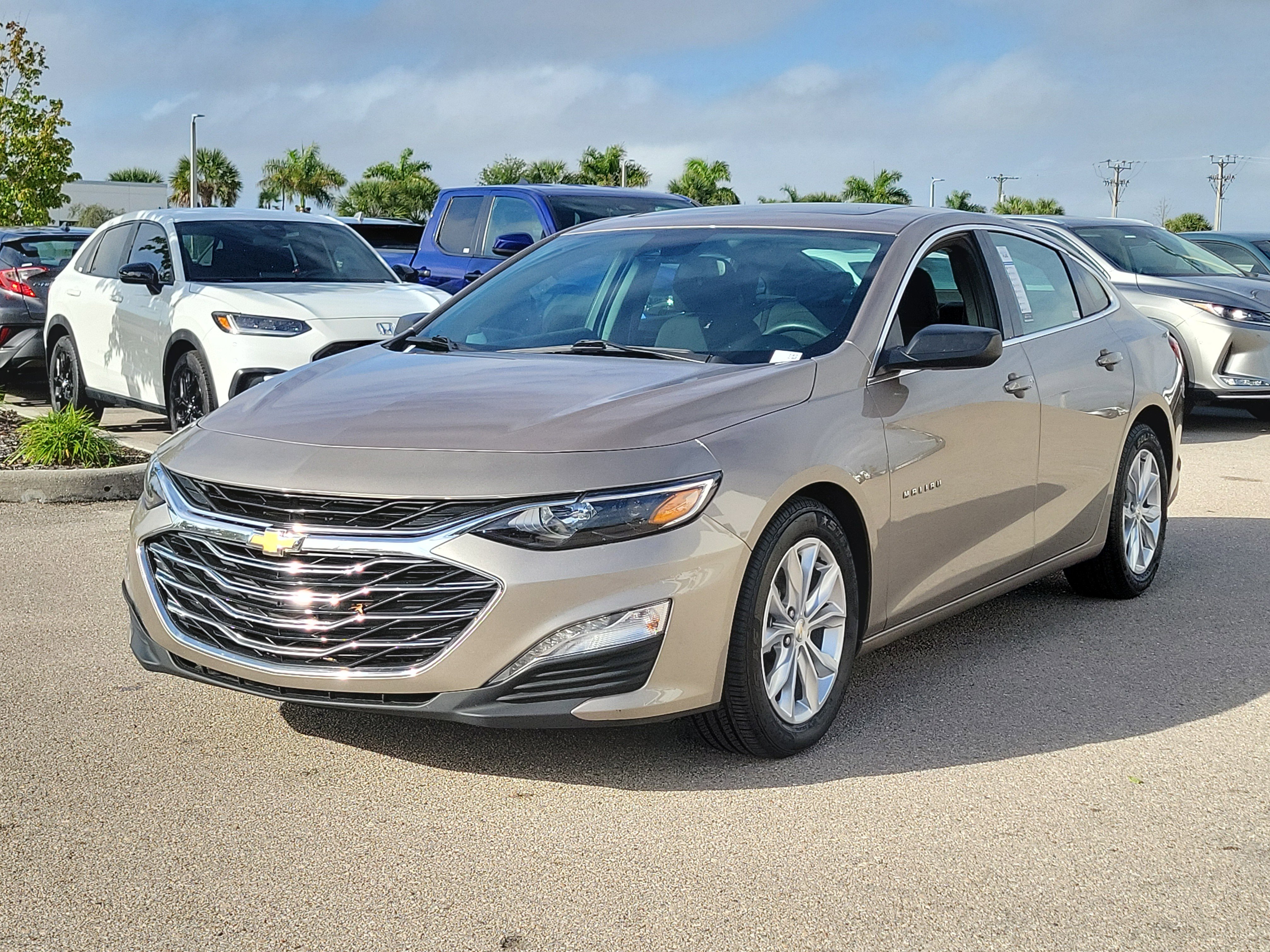 Used 2023 Chevrolet Malibu LT FWD image 3