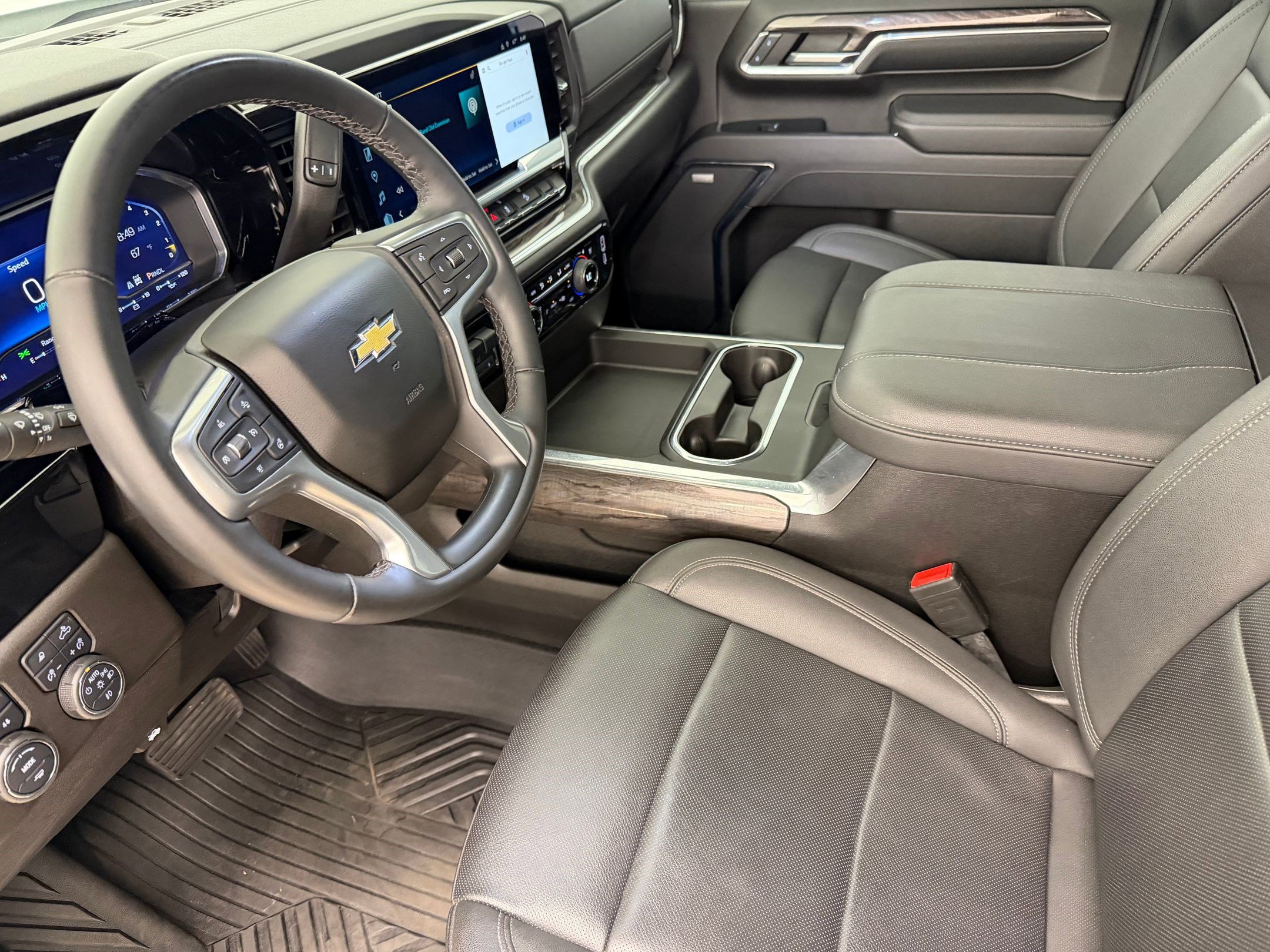 Used 2024 Chevrolet Silverado 2500 LTZ w/ LTZ Plus Package image 4