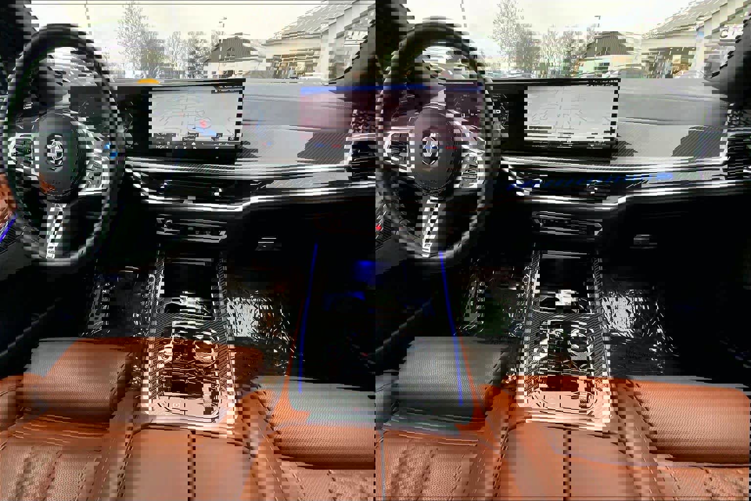 Certified 2025 BMW X7 M60i image 15