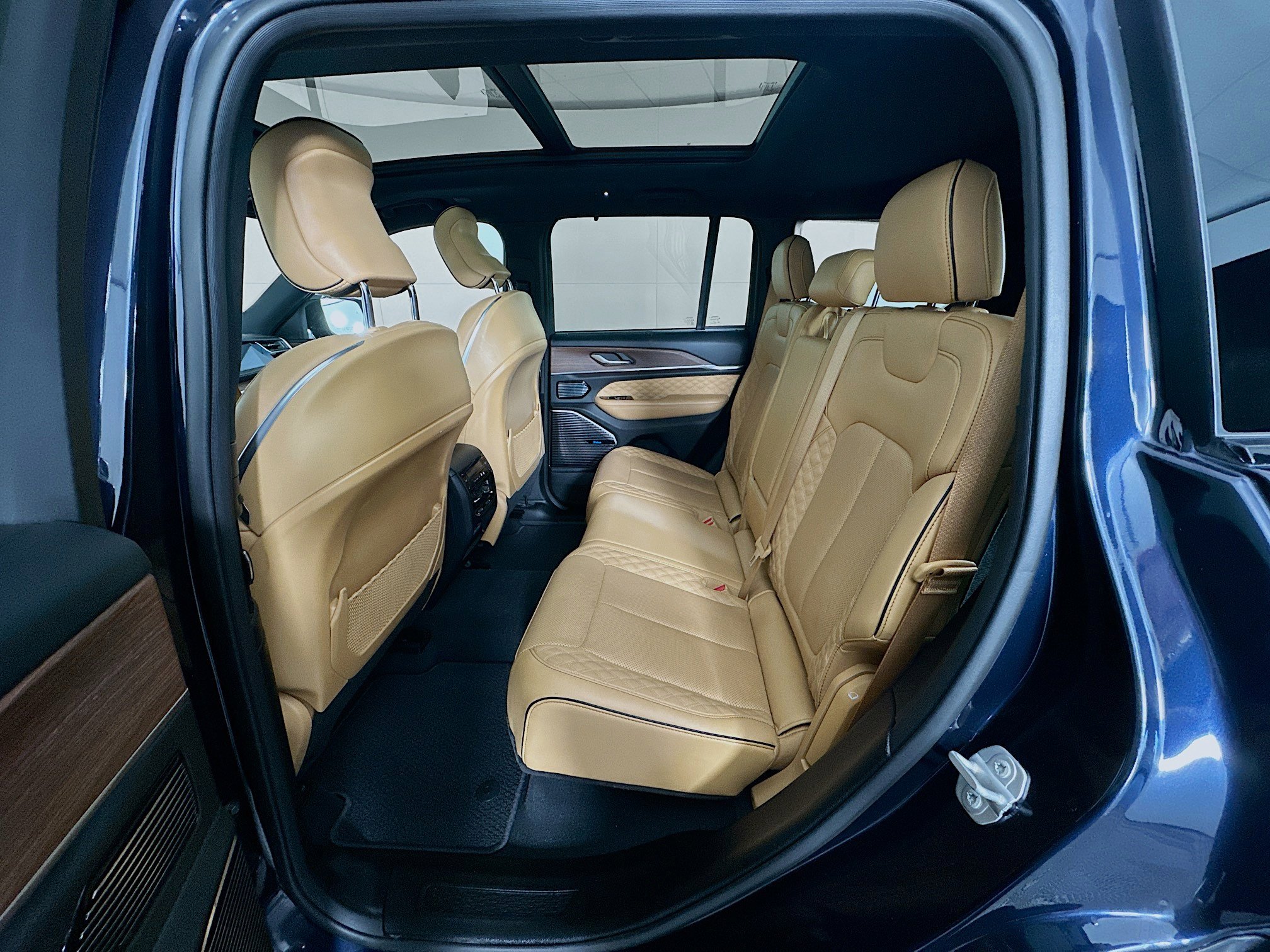 Used 2023 Jeep Grand Cherokee Summit w/ Advanced Protech Group IV image 29