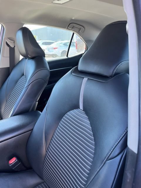 Used 2019 Toyota Camry SE FWD image 11