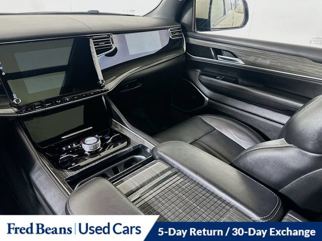 Used 2022 Jeep Wagoneer Series III w/ Premium Group I AWD/4WD image 31
