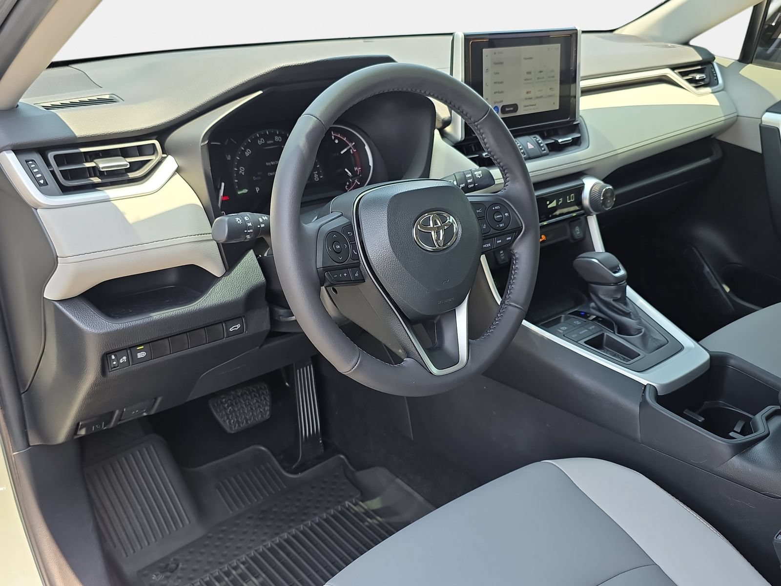 Used 2023 Toyota RAV4 XLE Premium FWD image 16