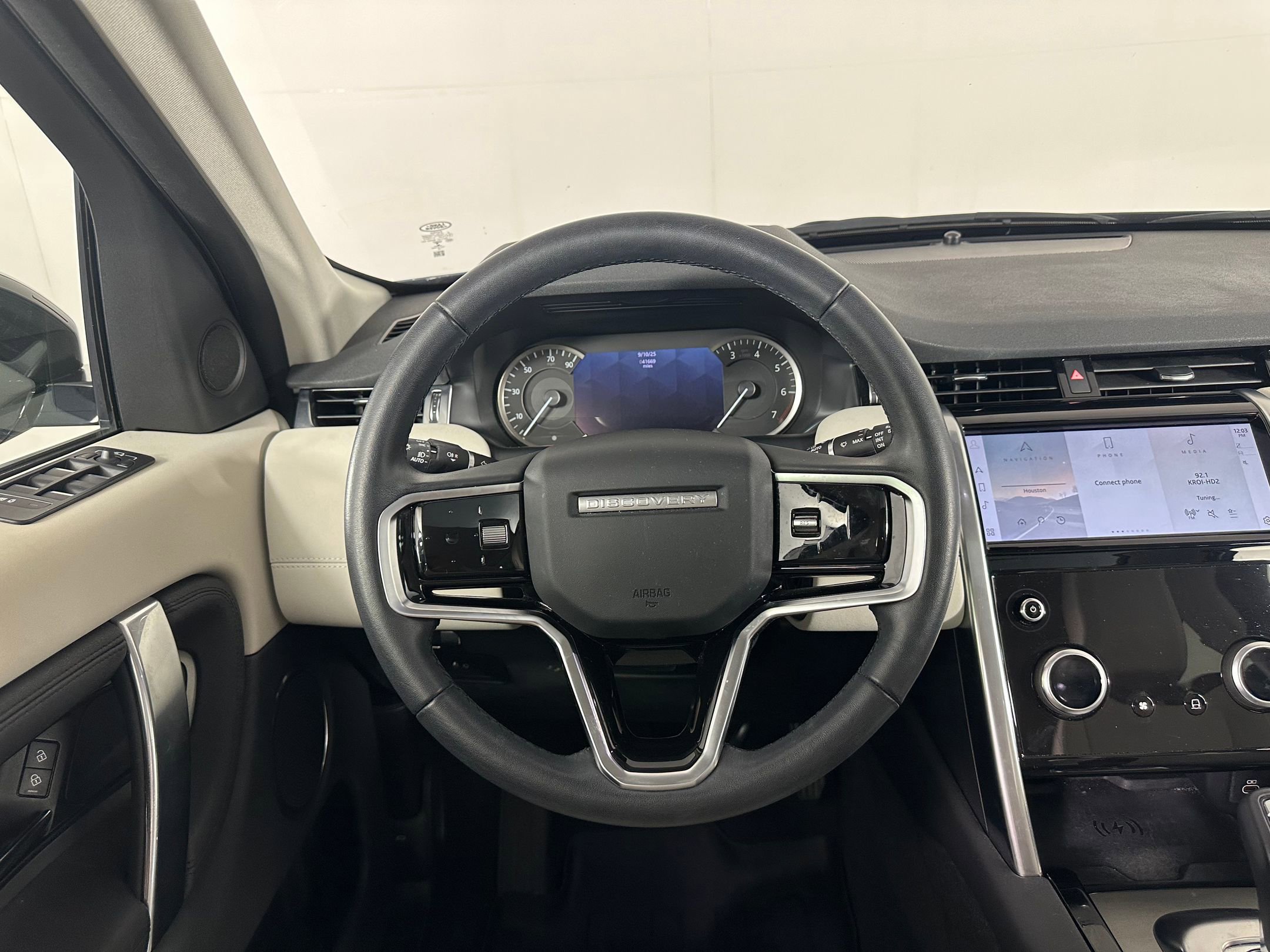 Used 2023 Land Rover Discovery Sport S image 14