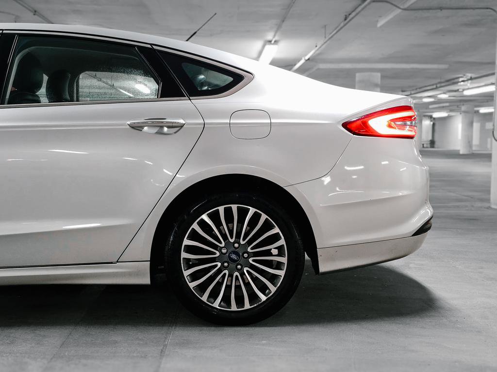 Used 2017 Ford Fusion SE w/ Fusion SE Technology Package image 16