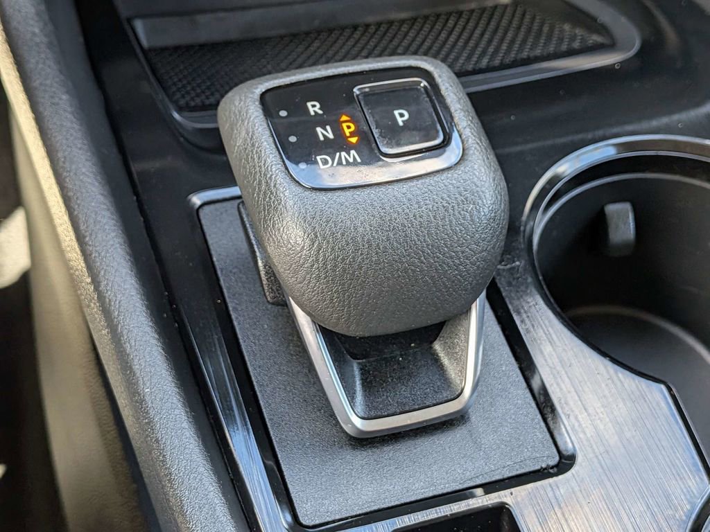 Used 2024 Nissan Rogue S FWD image 21