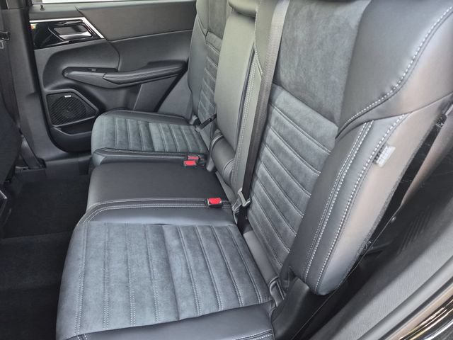 New 2026 Mitsubishi Outlander LE FWD image 30