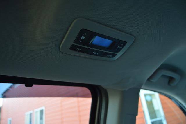 Used 2015 Toyota Sienna XLE Premium AWD/4WD image 32
