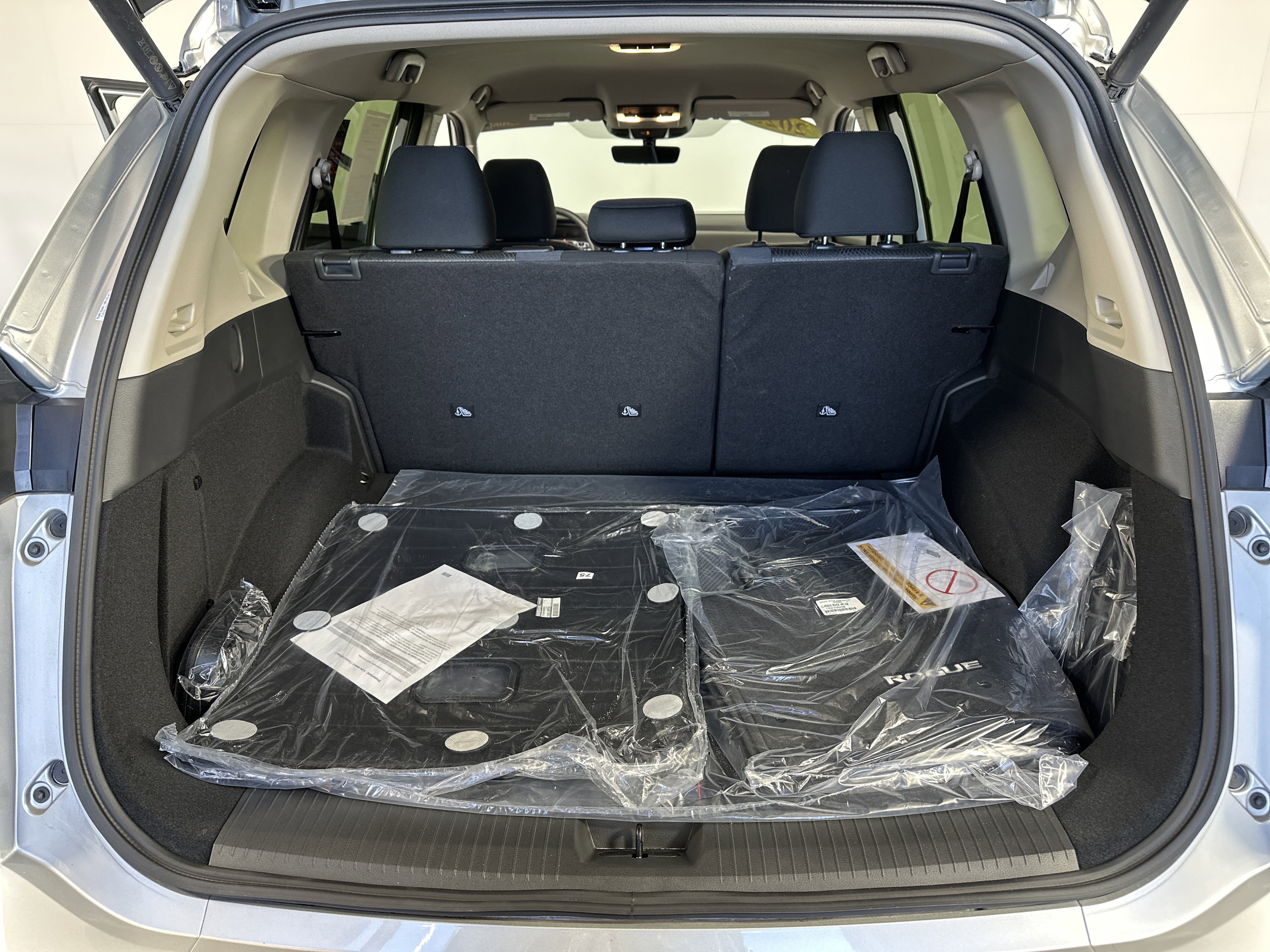 Certified 2025 Nissan Rogue SV image 14