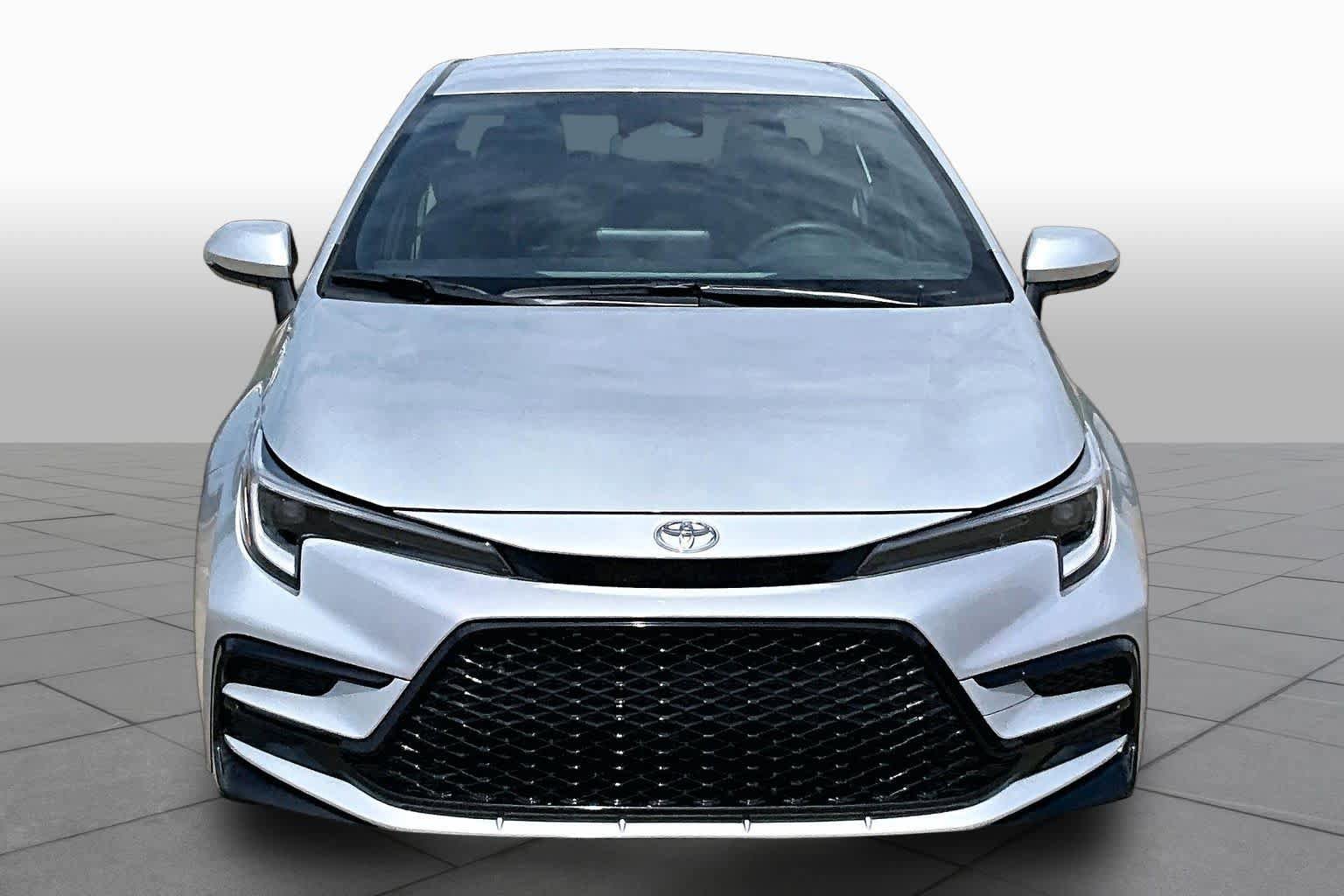 Used 2026 Toyota Corolla SE FWD image 4