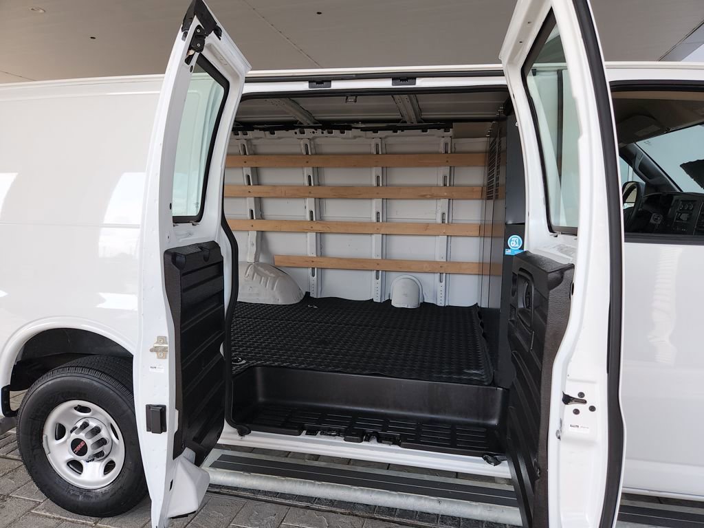 Used 2024 GMC Savana 2500 w/ Driver Convenience Package image 14