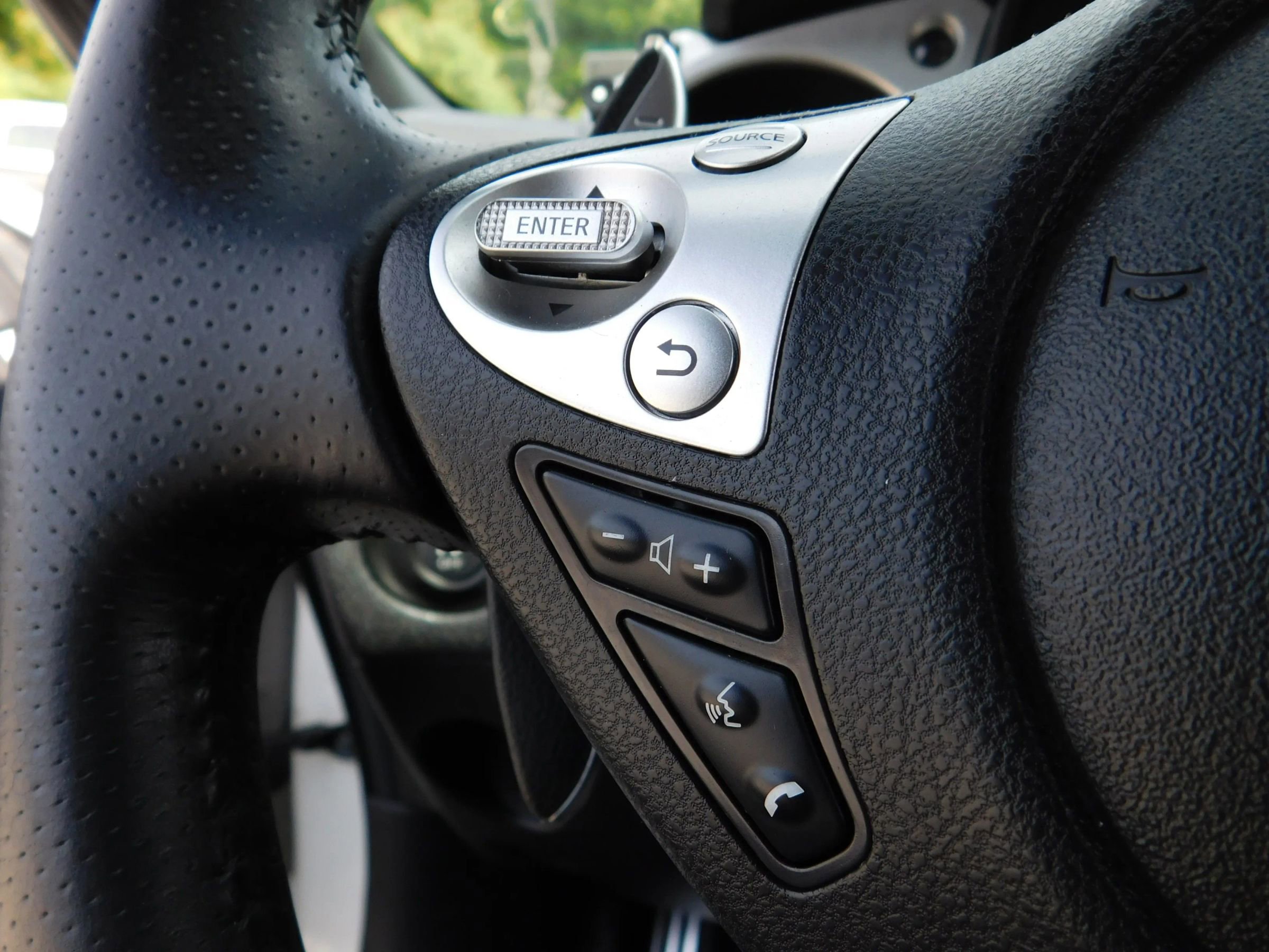 Used 2016 Nissan 370Z Touring RWD image 22