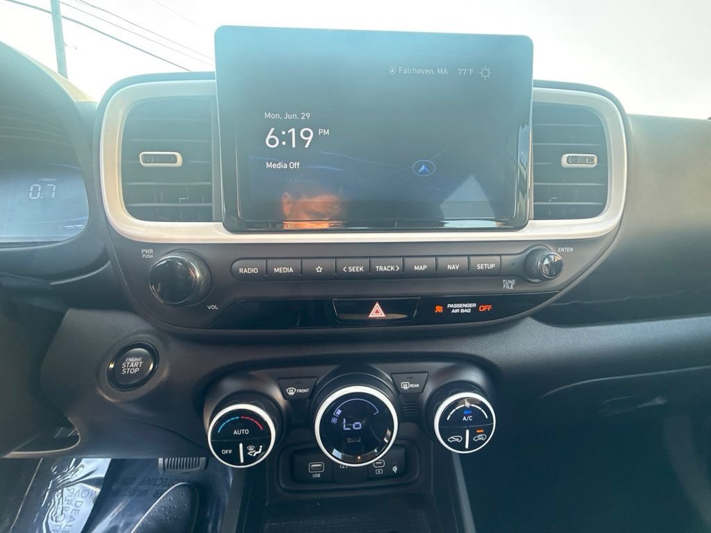 Used 2024 Hyundai Venue Limited FWD image 20