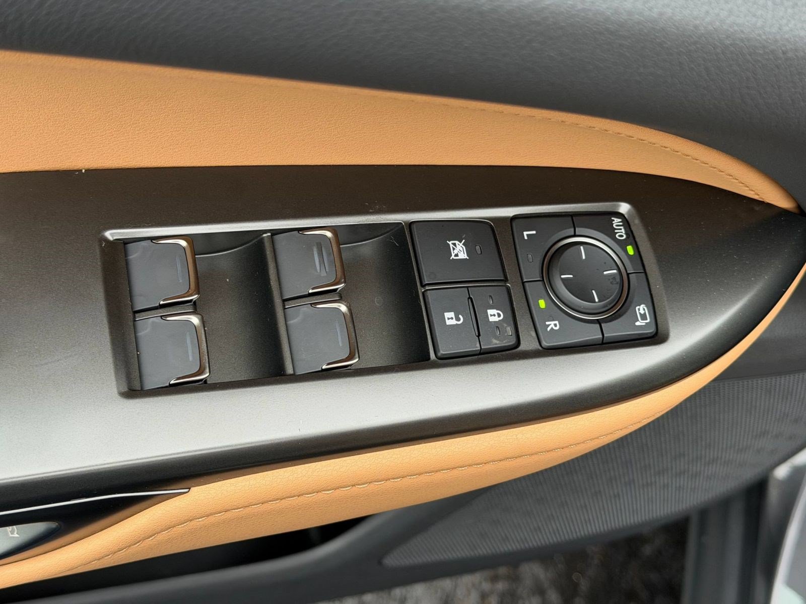 New 2026 Lexus NX 350 AWD image 25