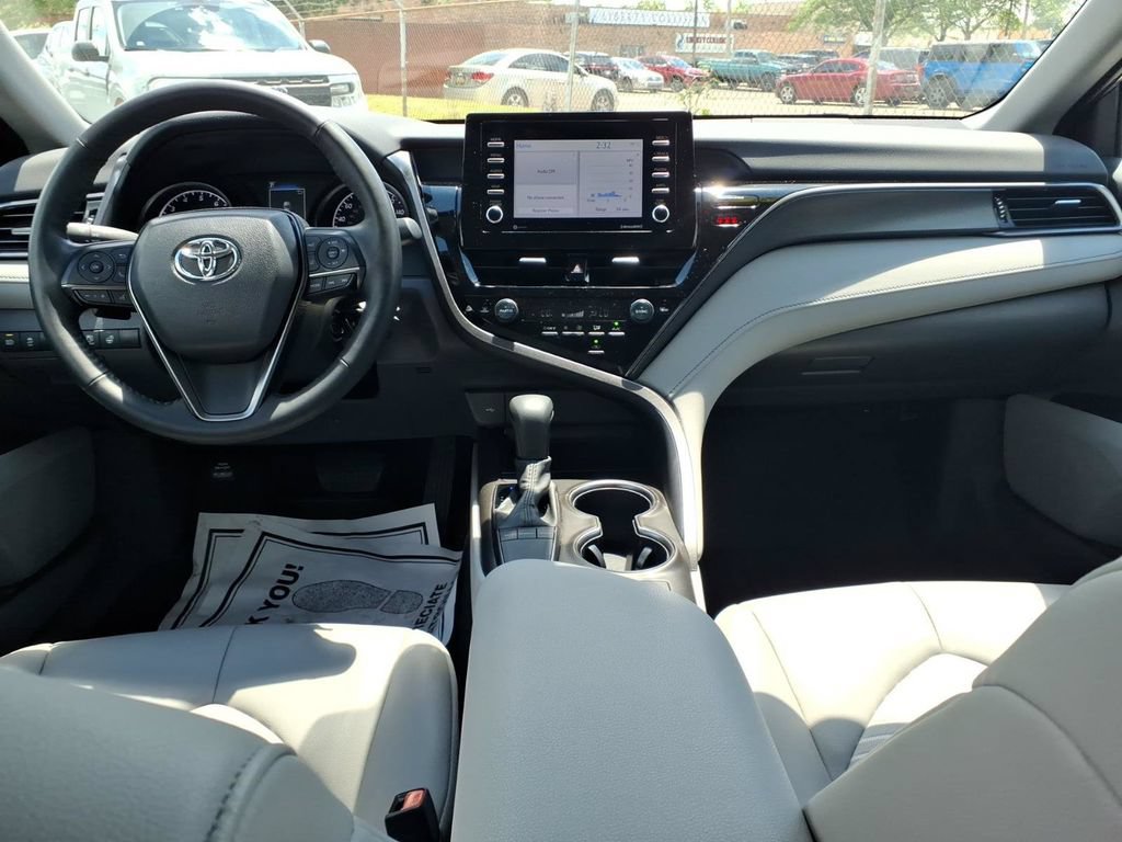 Used 2024 Toyota Camry SE w/ Cold Weather Package FWD image 11
