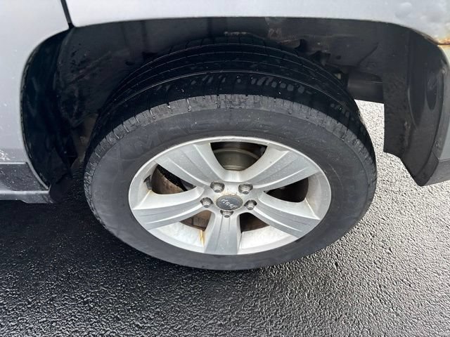 Used 2014 Jeep Patriot Latitude AWD/4WD image 5