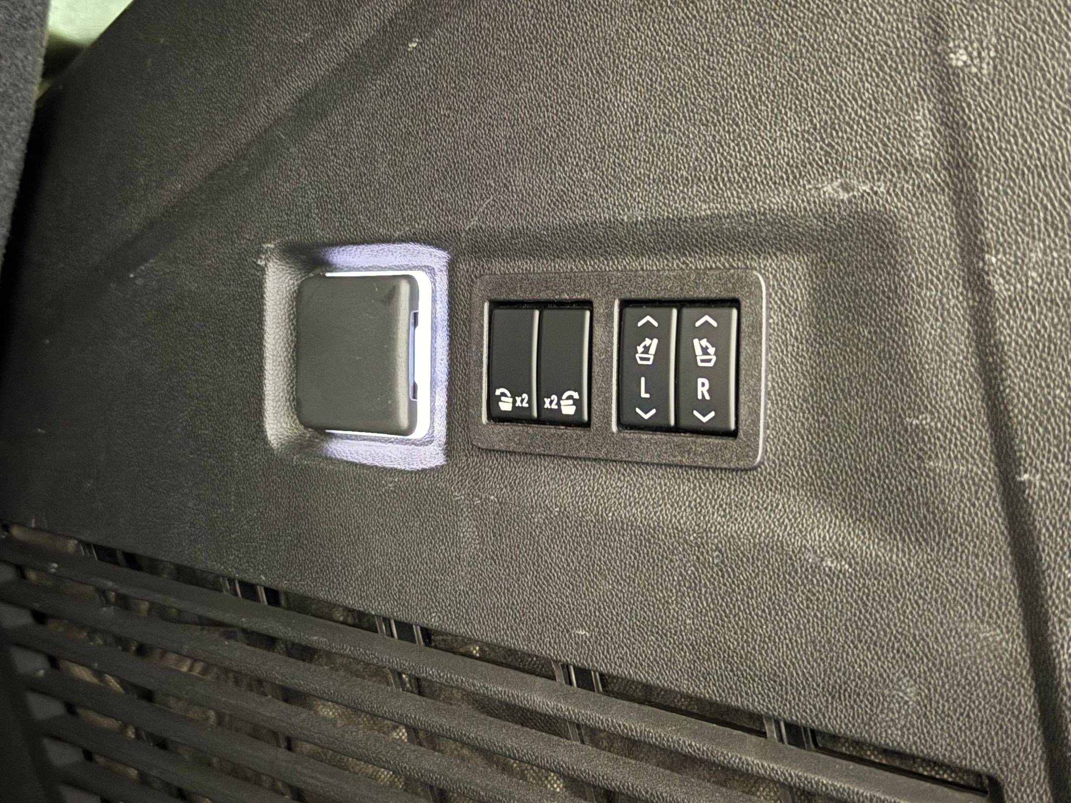 Used 2023 Chevrolet Tahoe High Country w/ Premium Package 2 AWD/4WD image 43