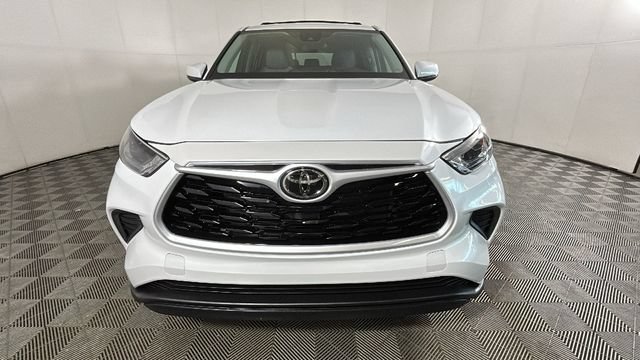 Used 2023 Toyota Highlander L FWD image 7