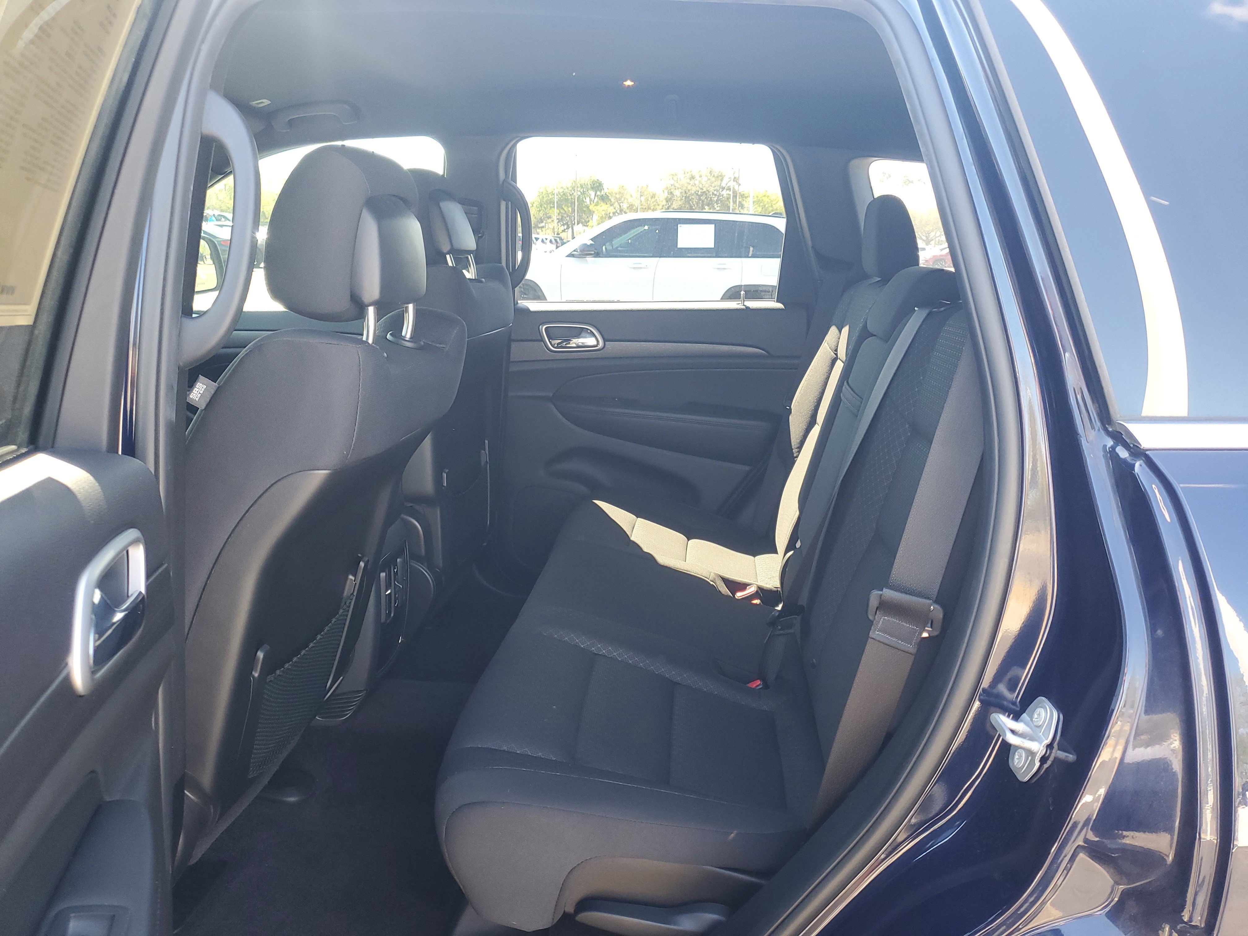 Used 2018 Jeep Grand Cherokee Laredo image 13